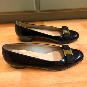 Salvatore Ferragamo - Vera Pumps 8M